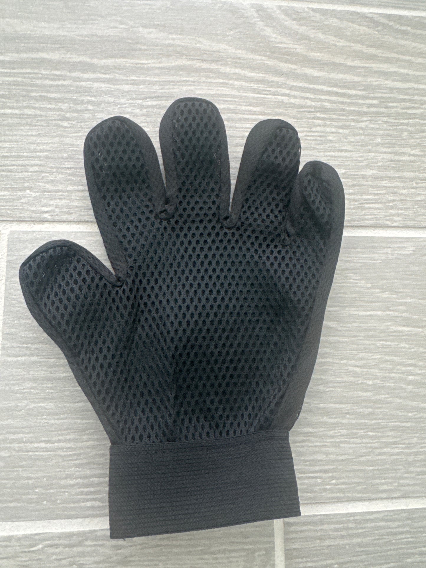 Deshedding/washing mitt