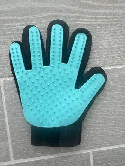 Deshedding/washing mitt